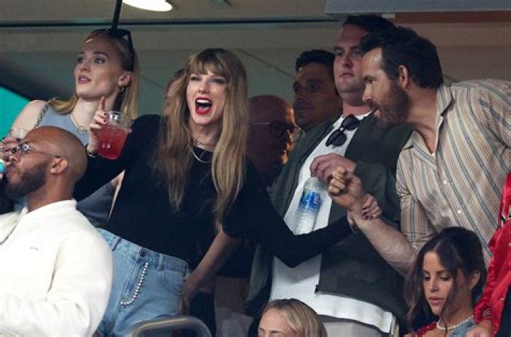 All The Details On Taylor Swift's Parents' Divorce