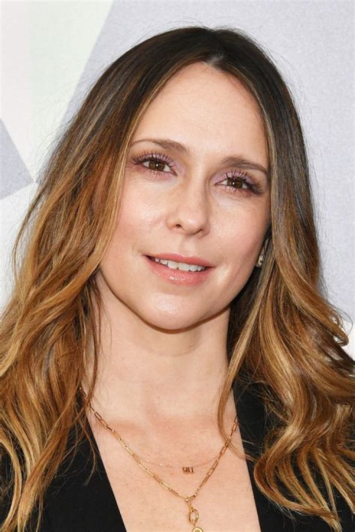 Jennifer Love Hewitt's Pregnancy Dominates 911 Storyline